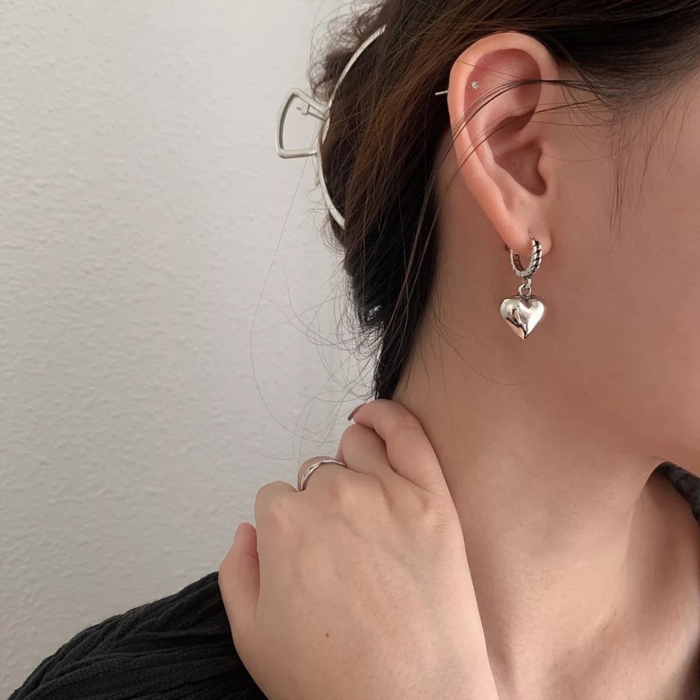 ✨MEW LAUNCH✨AB Asymmetric Unique Bear Heart-Shaped Earrings - Picture 3 of 4